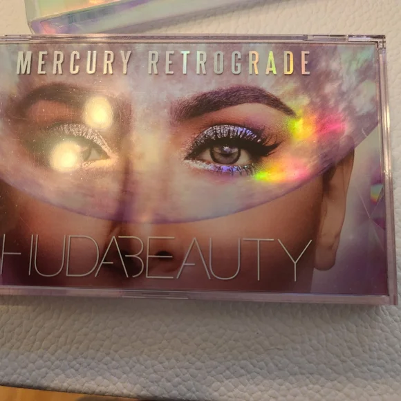 HUDA BEAUTY Eyeshadow Palette with Purple, Teal, and Gold Hues - Picture 2 of 2